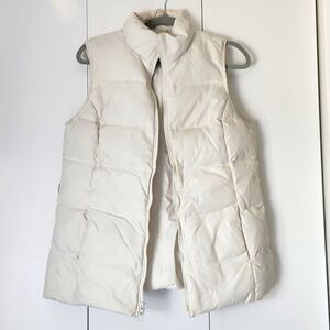 FALL SALE‼️ Ladies Down Puffer Vest by GAP size medium (white)